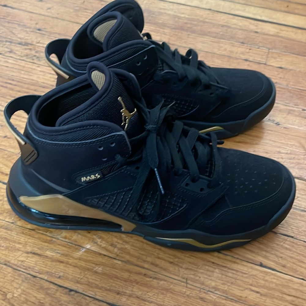 Nike Jordan Mars 270 Black Gold size 5.5